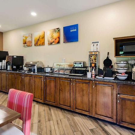 Comfort Inn Virginia Horse Center Лексингтън Екстериор снимка