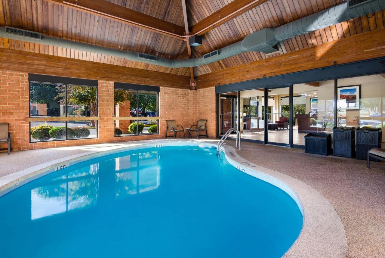 Comfort Inn Virginia Horse Center Лексингтън Екстериор снимка