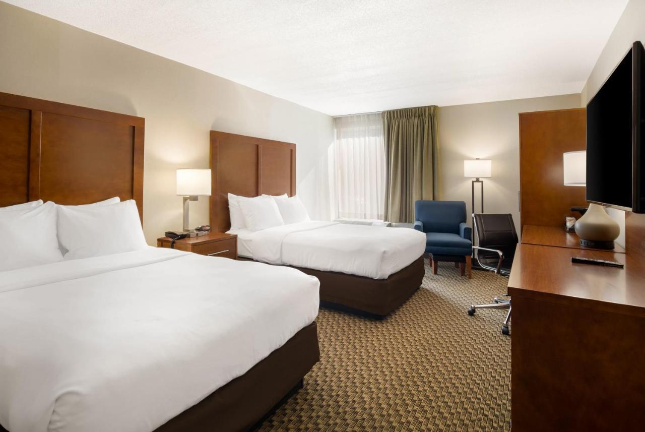 Comfort Inn Virginia Horse Center Лексингтън Екстериор снимка