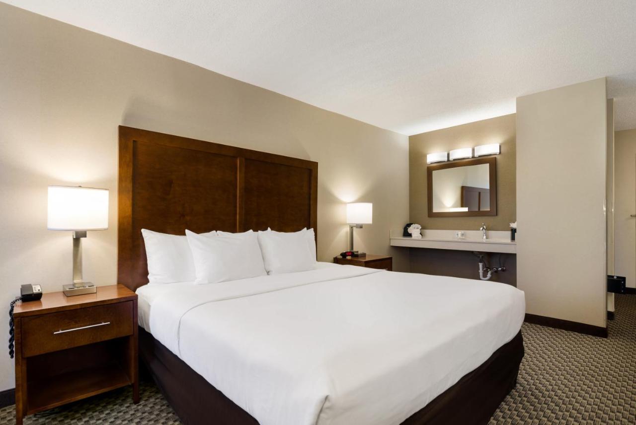 Comfort Inn Virginia Horse Center Лексингтън Екстериор снимка