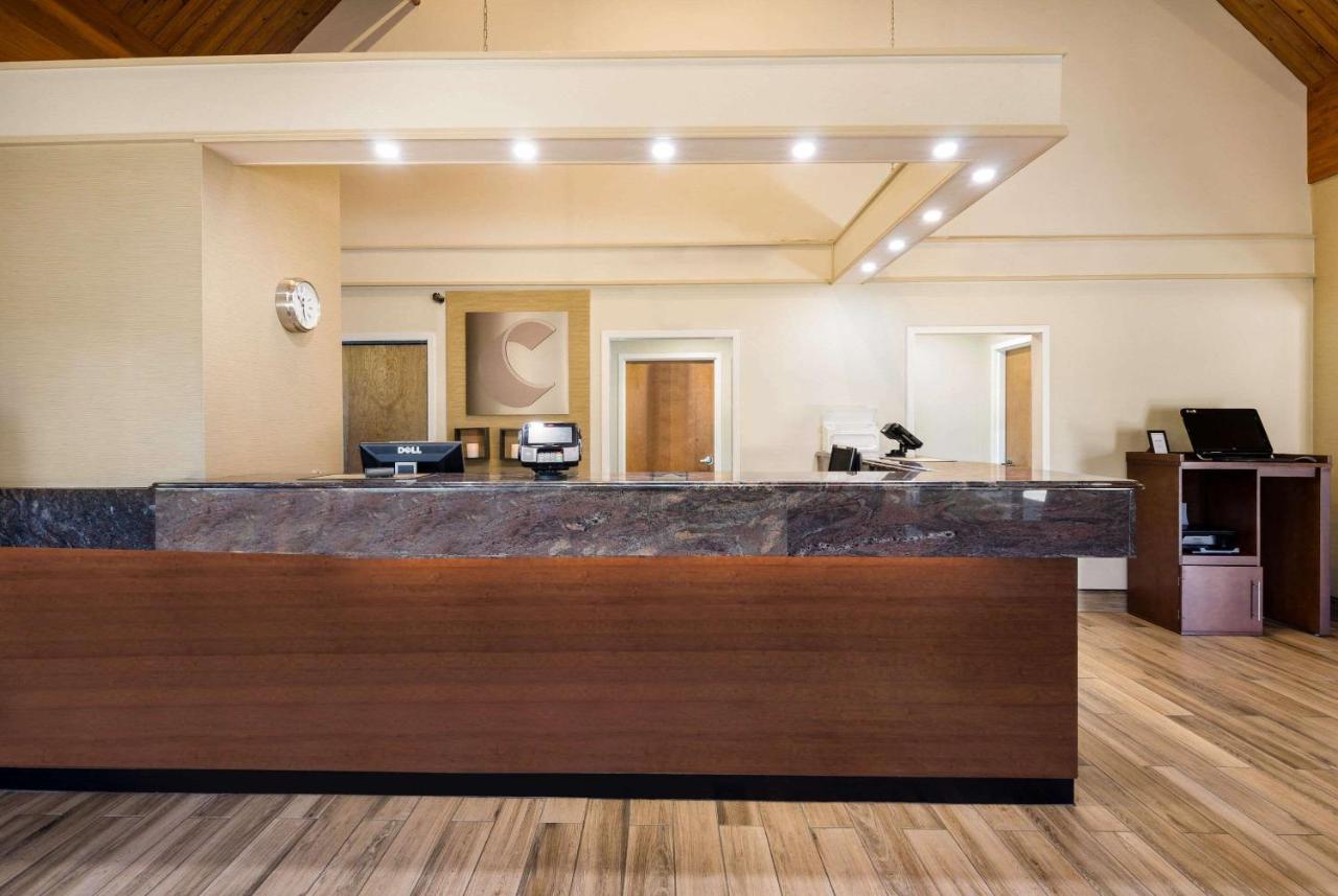 Comfort Inn Virginia Horse Center Лексингтън Екстериор снимка