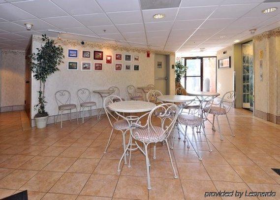 Comfort Inn Virginia Horse Center Лексингтън Ресторант снимка